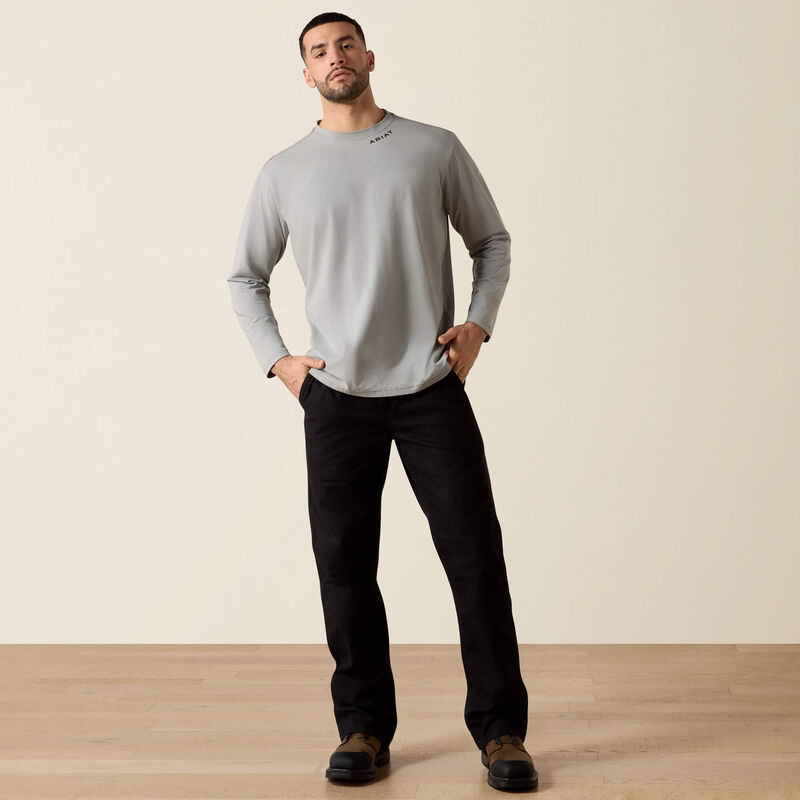 A man wearing Ariat Baselayer T-shirt in grey
