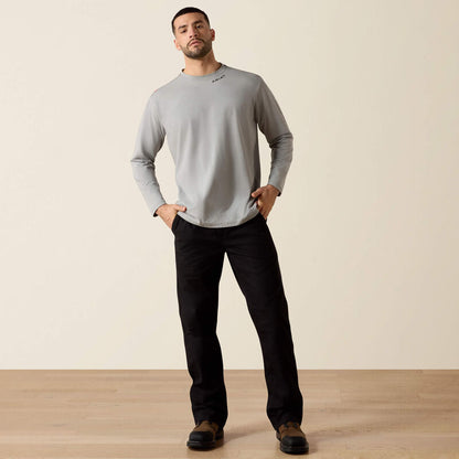 A man wearing Ariat Baselayer T-shirt in grey