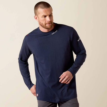 A man wearing Ariat Baselayer T-shirt in navy