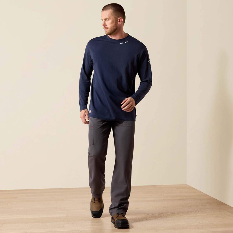 A man wearing Ariat Baselayer T-shirt in navy